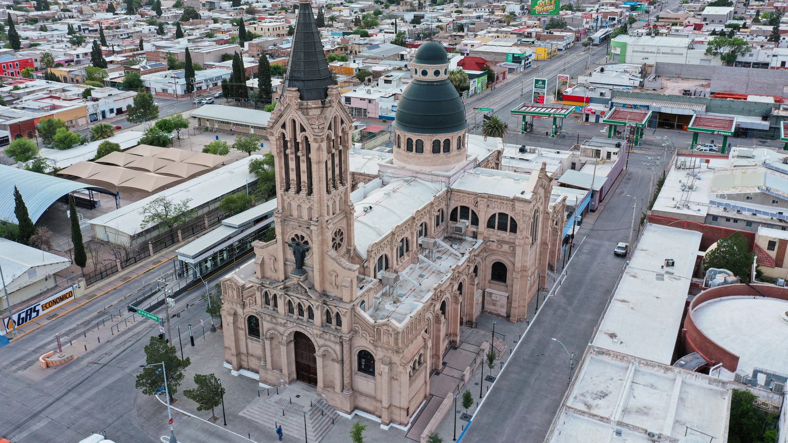 Vista aérea del templo dentro de su manzana