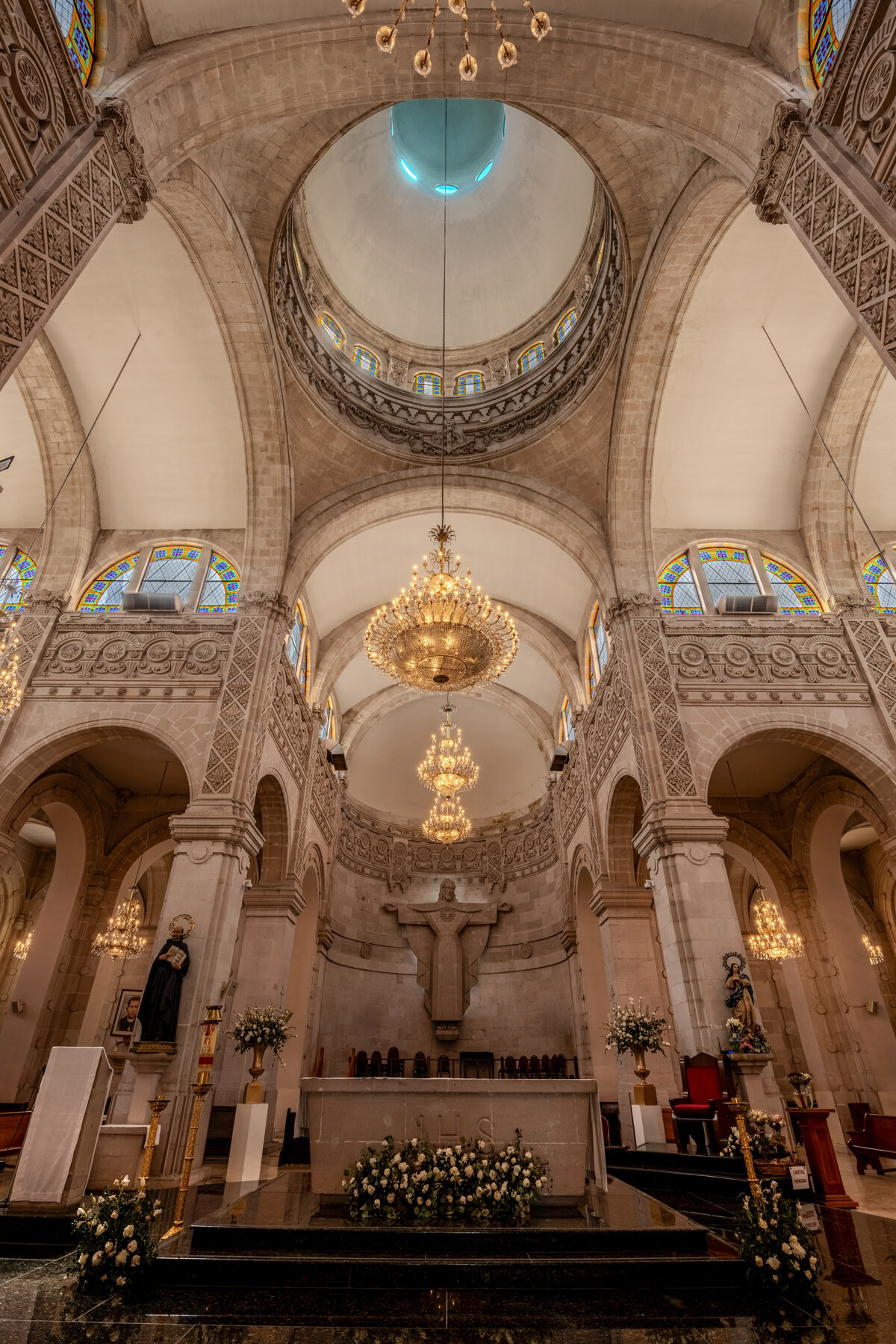 Cúpula y presbiterio desde la nave