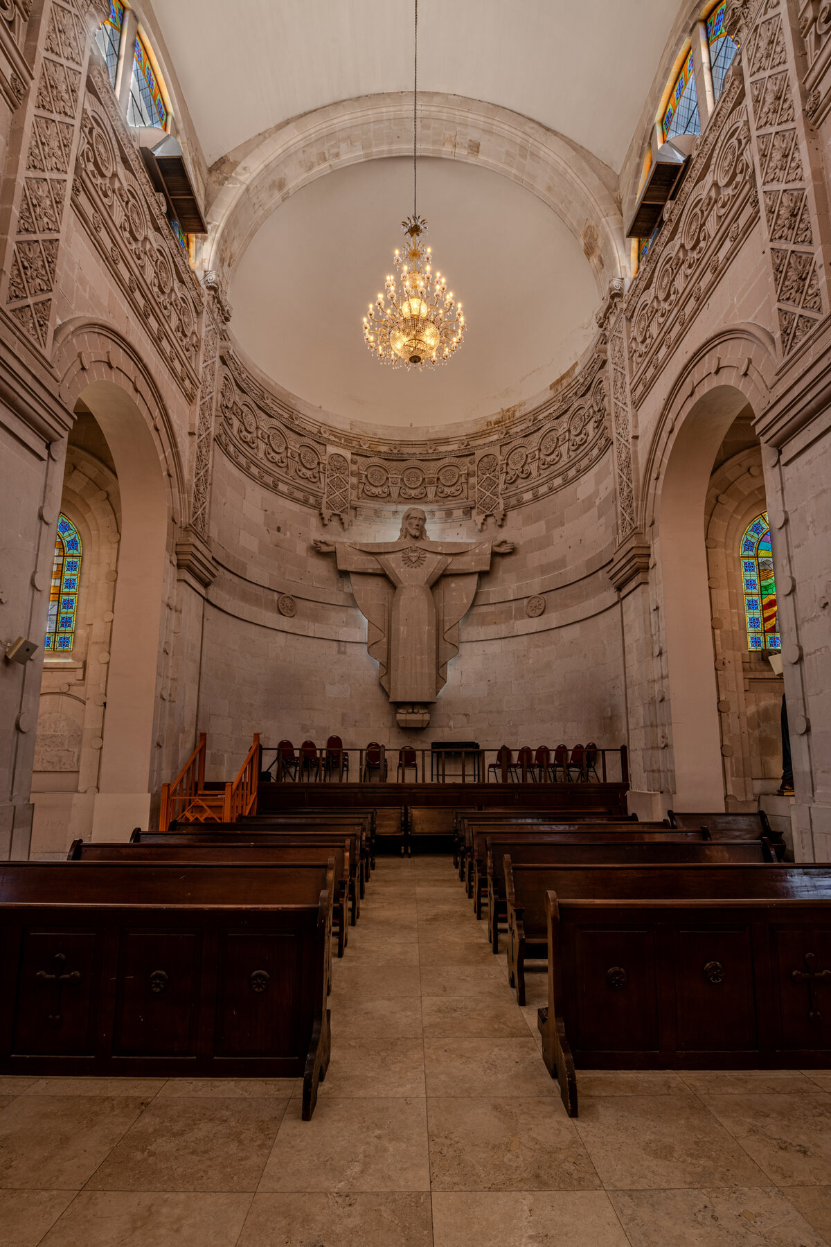 Ábside y presbiterio desde la nave