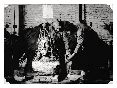 Juan Fernando Olaguíbel Rosenzweig en su taller · 1953